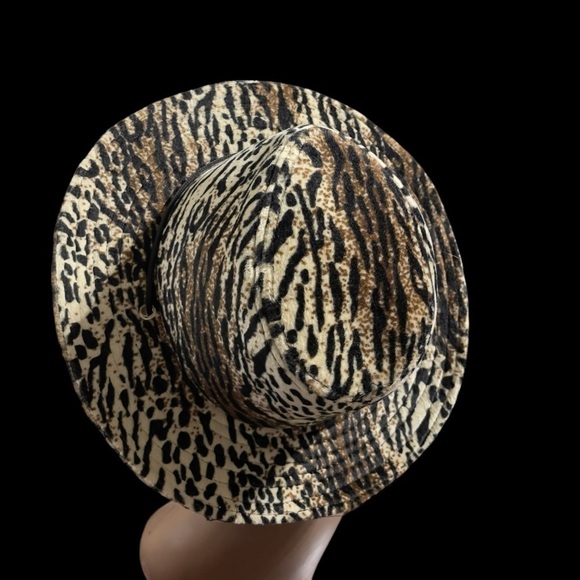 Velvet Cheetah Print Western
Hat With Chin Strap 1990s...vintage - Picture 4 of 9